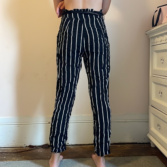 these are modeled on a size small, 5'3 model. - Picture 2 of 2